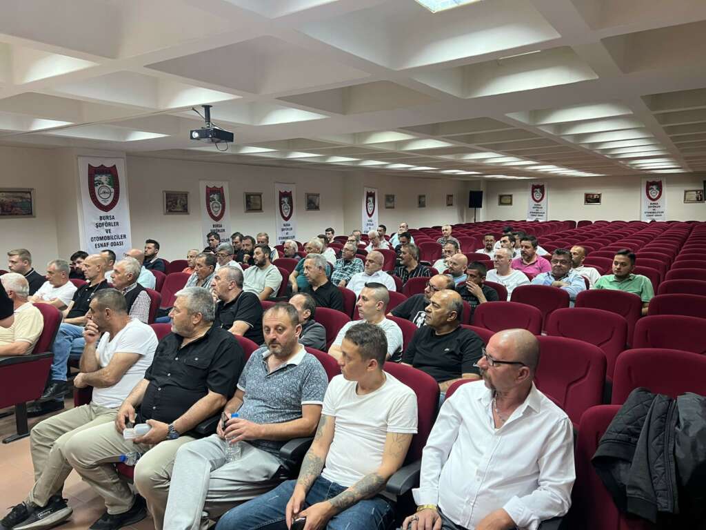 Bursa’da ticari araç sürücülerine fermuar sistemi anlatıldı Bursa’da ticari araç sürücülerine fermuar sistemi anlatıldı