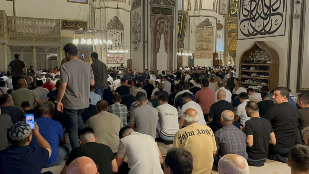 Bursa’da binlerce vatandaş Kurban Bayramı’nda Ulu Cami’ye akın etti