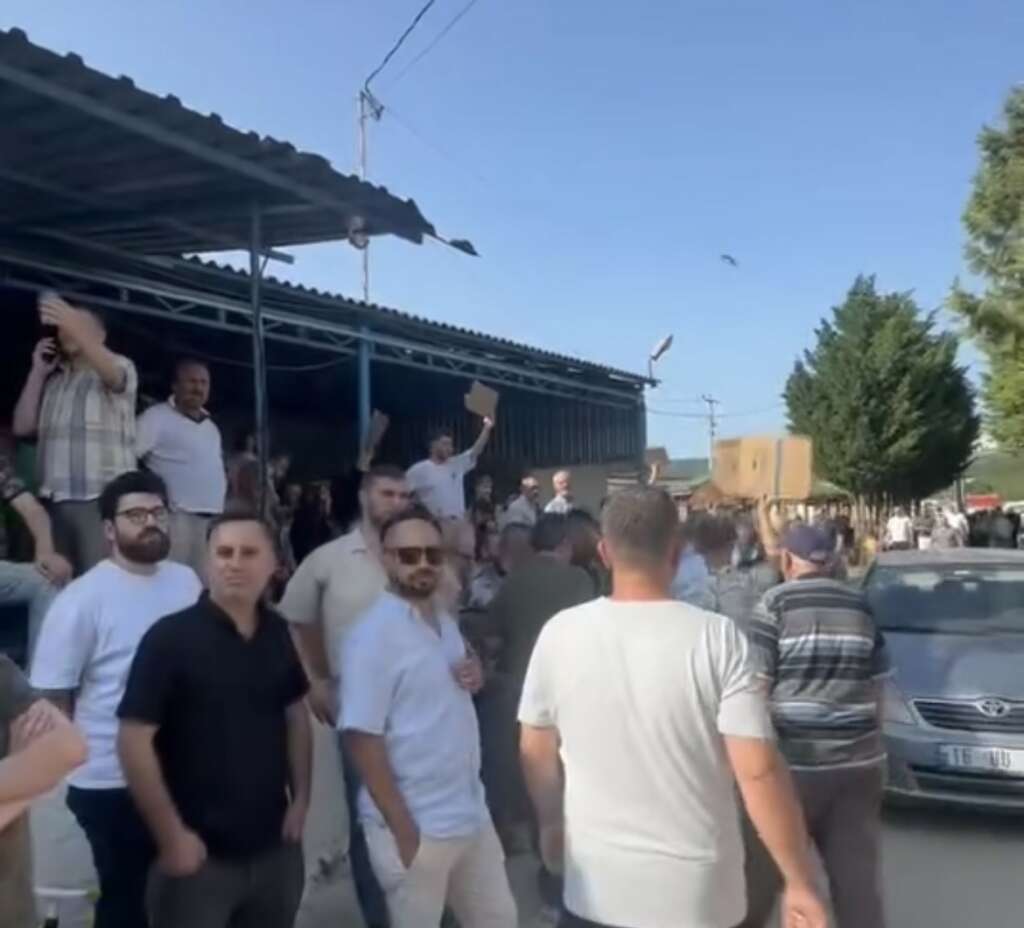 Kurban Bayramı’nda çiftlikte kartonlu hissedar arayışı Kurban Bayramı’nda çiftlikte kartonlu hissedar arayışı