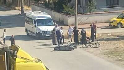 Bursa’da servis minibüsüyle çarpışan motosikletli yaralandı