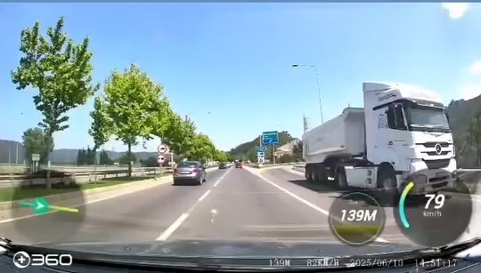Bursa’da çılgın kamyoncu otobanda tersten gitti Bursa’da çılgın kamyoncu otobanda tersten gitti