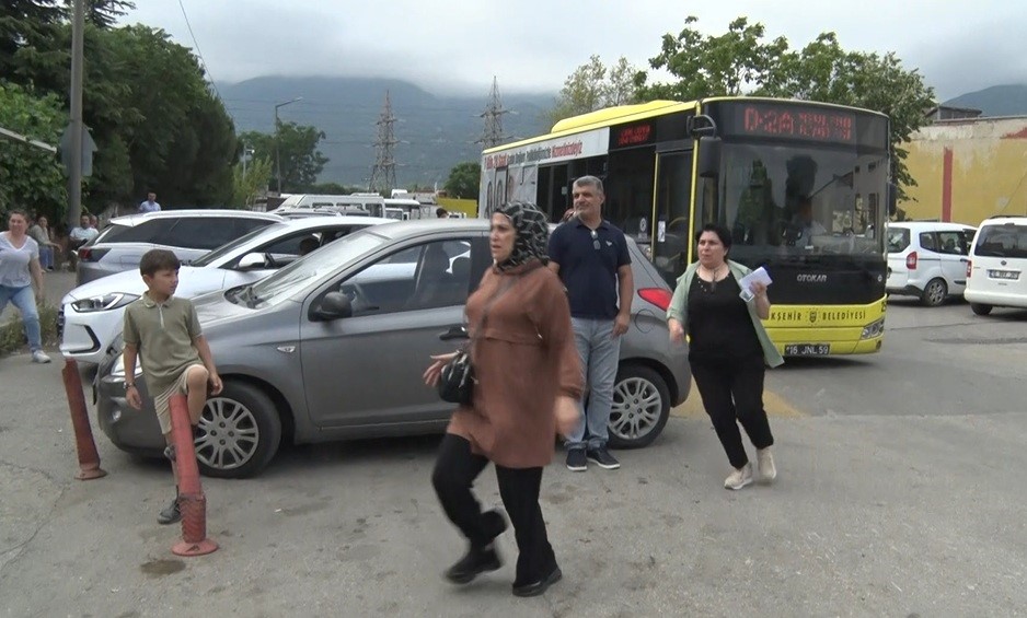 Bursa’da otobüs şoförü YKS öğrencilerinin hayatını böyle kurtardı