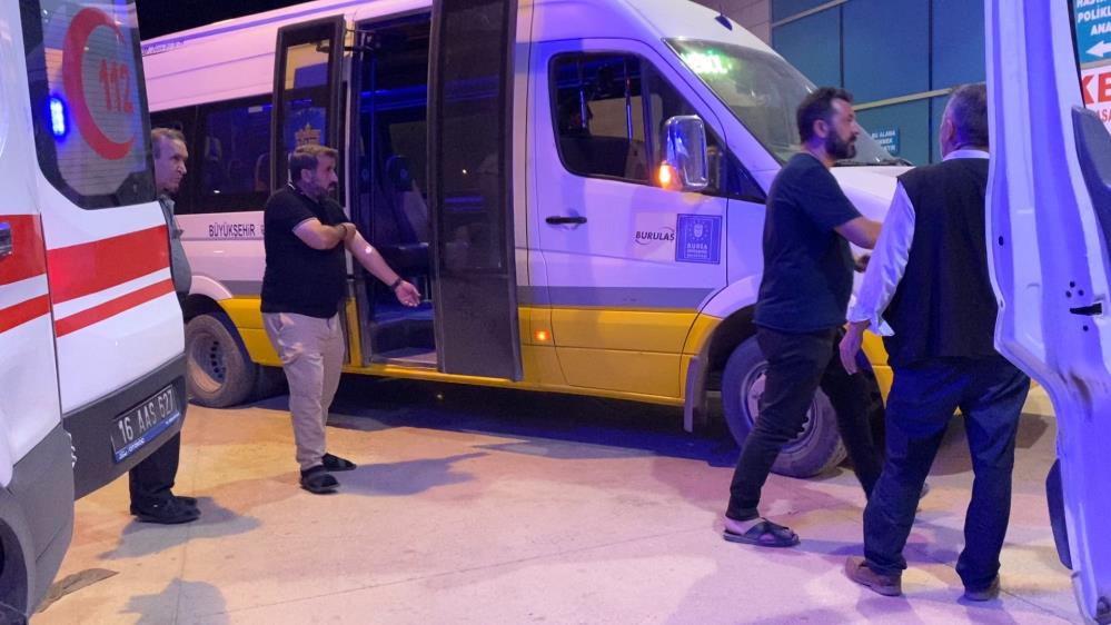 Bursa’da minibüsçü vatandaşı hastaneye yetiştirdi