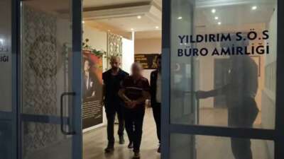 Bursa’da pazarcı şüpheliye operasyon: Aracından ve evinden 121 litre sahte içki çıktı