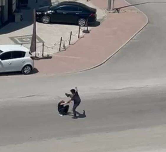 Bursa’da şiddete uğrayan kadın vatandaşlara kızdı