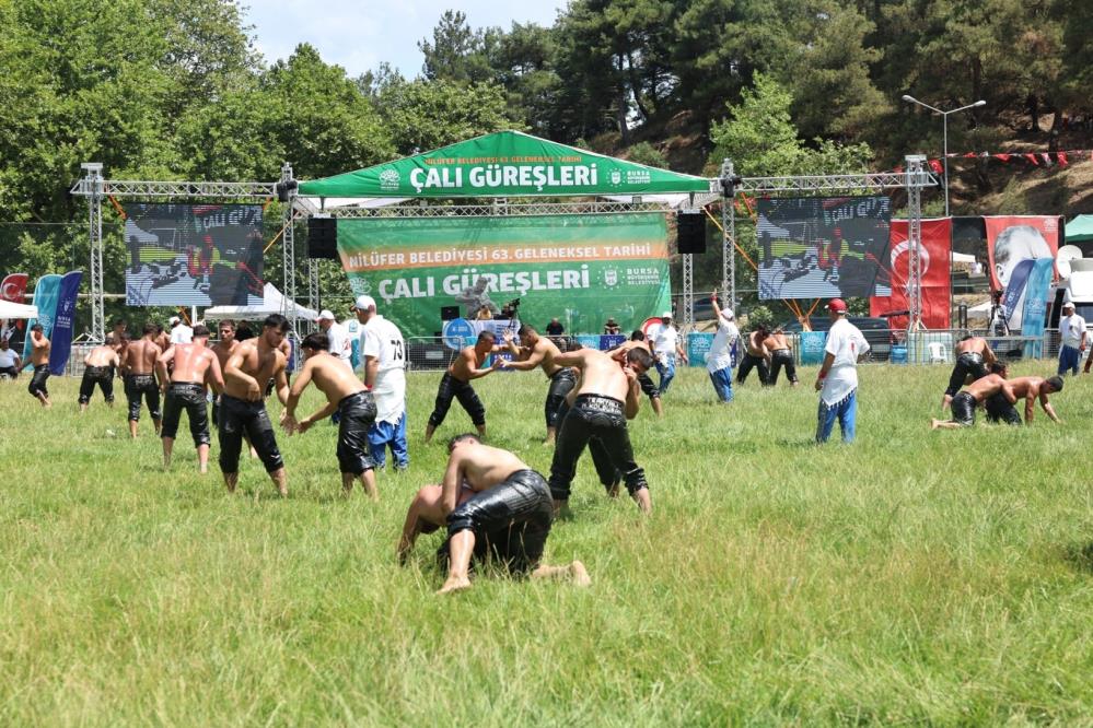 Bursa’da başpehlivan Mehmet Yeşil Yeşil oldu