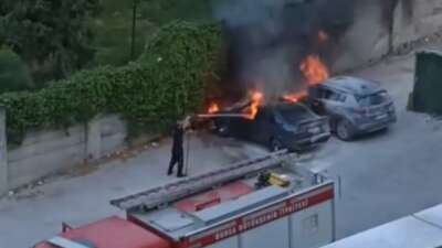 Bursa’da park halindeki araç alev topuna döndü
