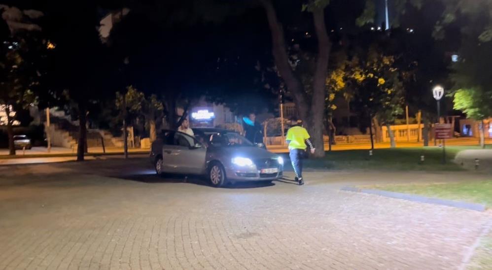 Bursa’da uygulamayı görünce kaldırıma çıktı, yine kaçamadı