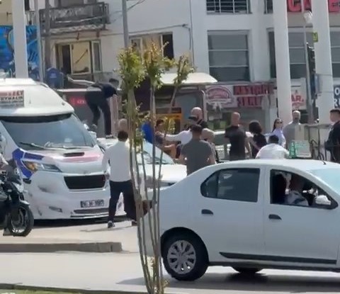 Bursa’da boks ringlerini aratmayan kavga