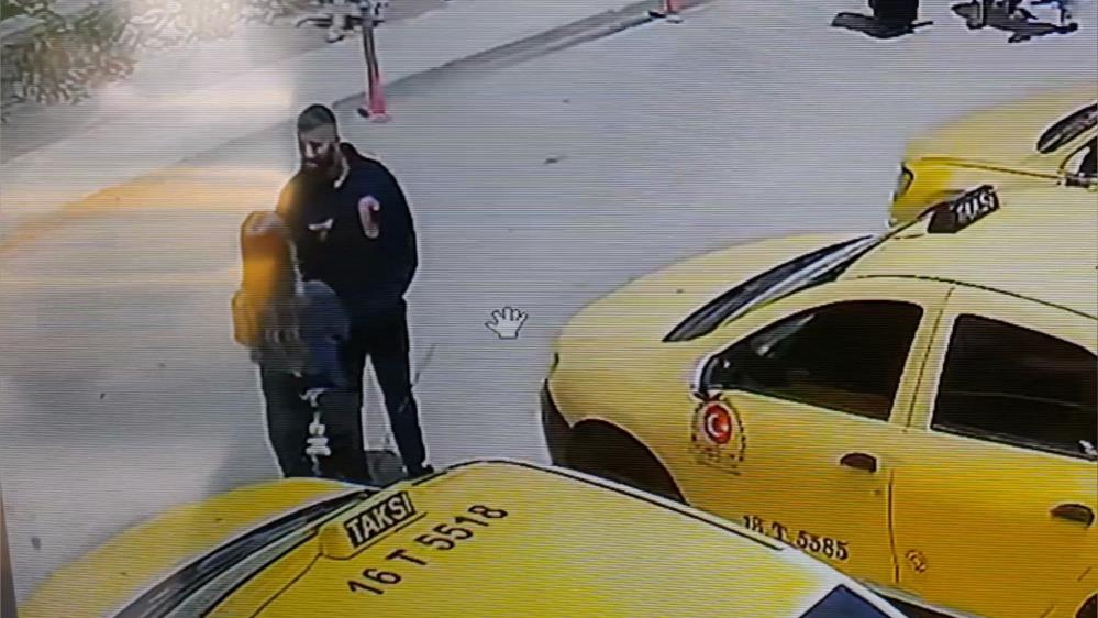 Bursa’da eski nişanlısını sokak ortasında silahla vurdu