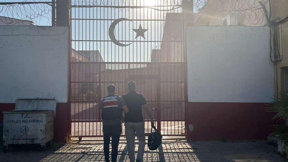 Terör suçundan aranan şahıs Efeler’de yakalandı Terör suçundan aranan şahıs Efeler’de yakalandı