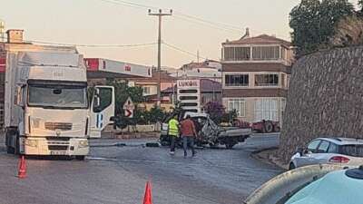 Bursa’da TIR ile kamyonet çarpıştı