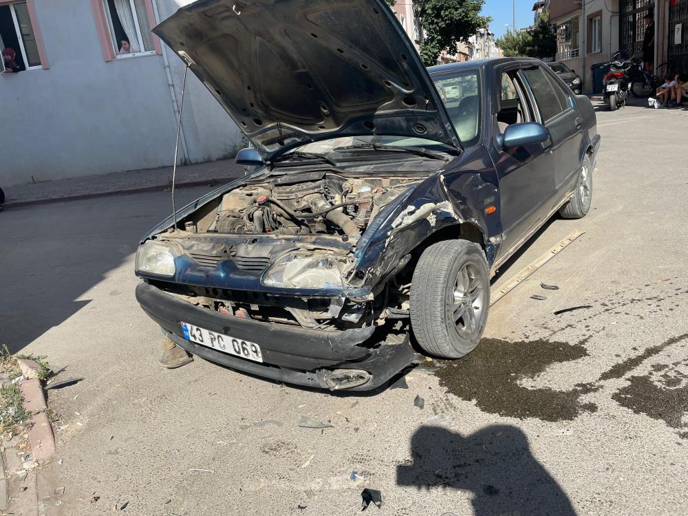 Bursa’da otomobiller çarpıştı