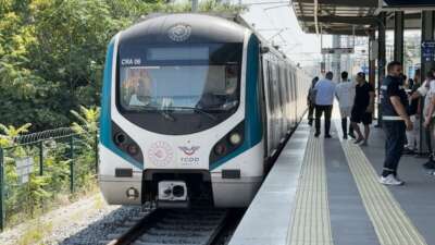 Marmaray’da raylara atlayan kişi intihar etti