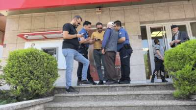 Bursa’da yaşlı adamın 100 bin lirasını polis ekipleri kurtardı