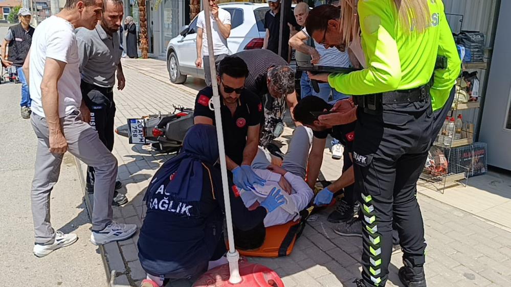 Bursa’da otomobilin çarptığı motosikletli yaralandı