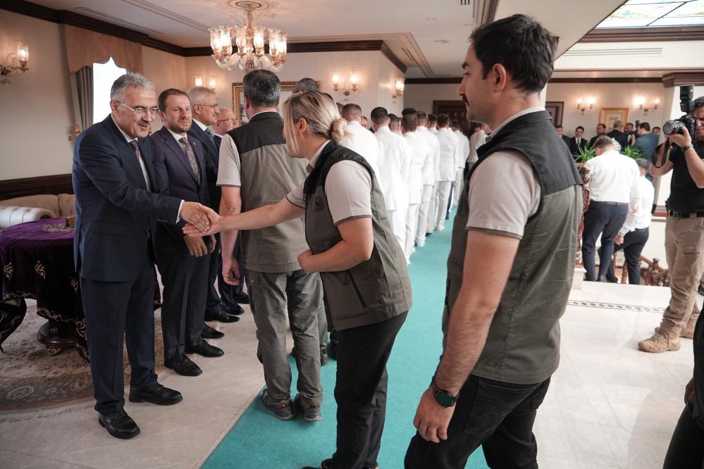 Bursa protokolü bayramlaştı Bursa protokolü bayramlaştı