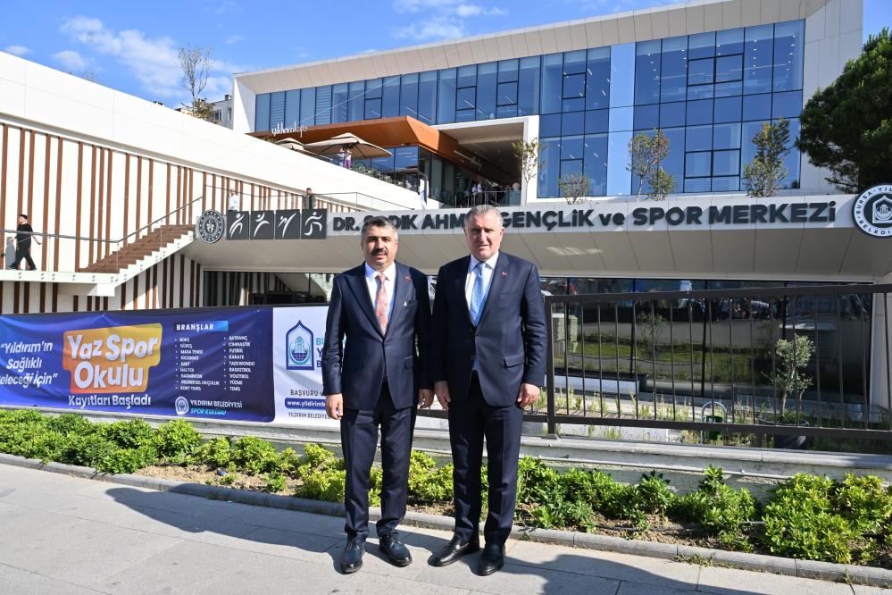Bursa’da “Dr. Sadık Ahmet Gençlik ve Spor Merkezi” hizmete açıldı
