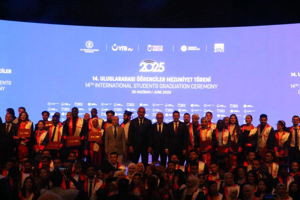 Bakan Ersoy: ‘Ben Türkiye Mezunuyum’ dediğinizde, sıcak bir tebessüm göreceksiniz