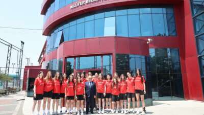 Başkan Şadi Özdemir’den genç voleybolculara motivasyon ziyareti