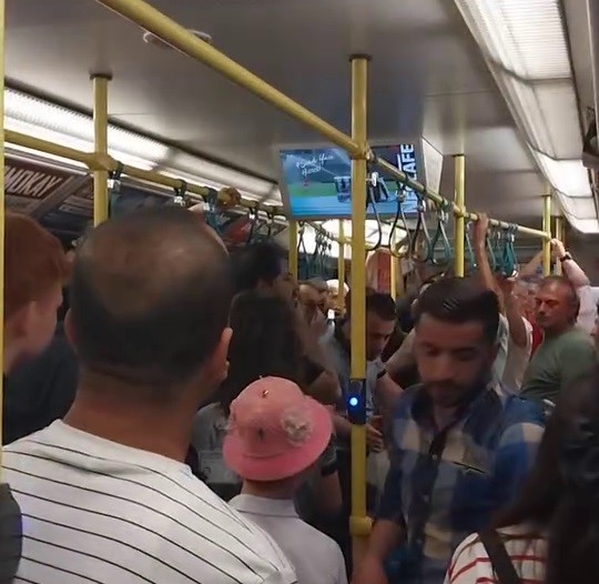 Bursa metrosunda gergin anlar!