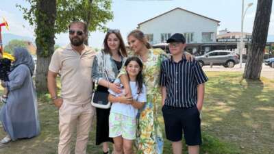 Bursa’da Demet Akalın’dan minik hayranına jest
