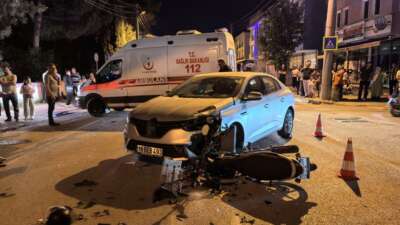 Bursa’da otomobil ile motosiklet çarpıştı