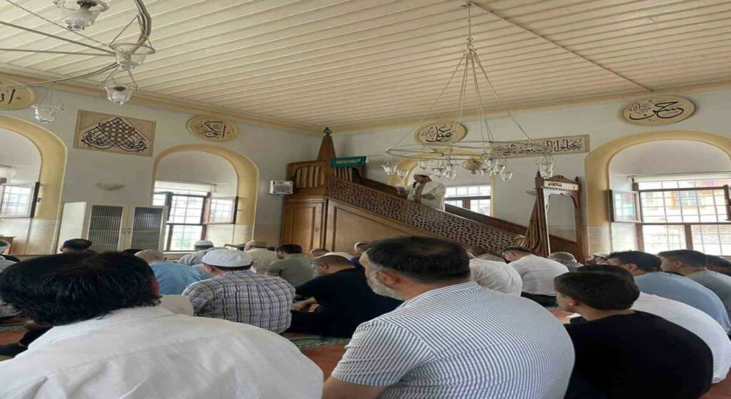 Bursa’da diyanetten ‘düğünde israf ve abartı’ hutbesi Bursa’da diyanetten ‘düğünde israf ve abartı’ hutbesi