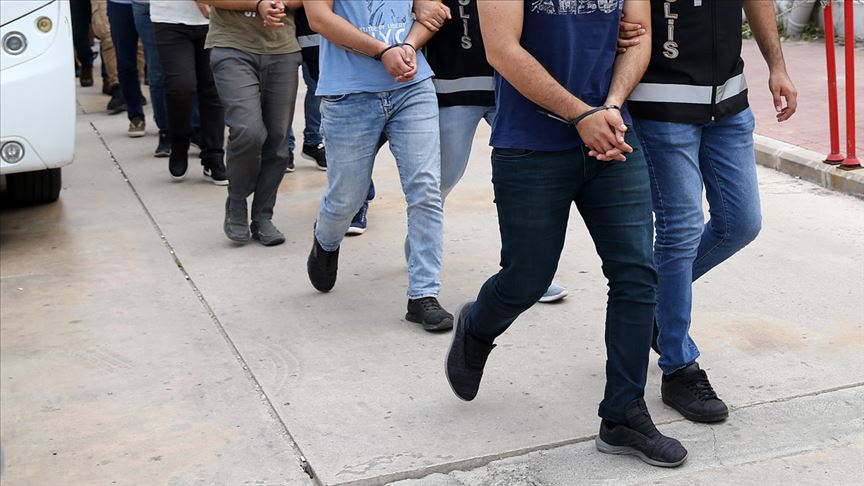 FETÖ korkusu salıp 2 milyon 400 bin TL’lik vurgun yaptılar
