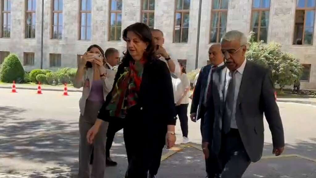 TBMM Başkanı Kurtulmuş DEM Parti İmralı heyetini kabul etti TBMM Başkanı Kurtulmuş DEM Parti İmralı heyetini kabul etti