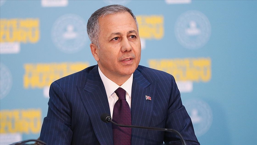 Bakan Yerlikaya duyurdu: İstanbul merkezli 6 ildeki uyuşturucu operasyonunda 185 gözaltı Bakan Yerlikaya duyurdu: İstanbul merkezli 6 ildeki uyuşturucu operasyonunda 185 gözaltı