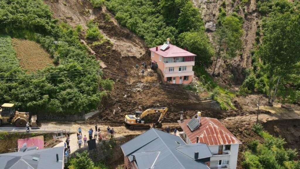 Trabzon’da heyelan: 5 ev tehlike altında
