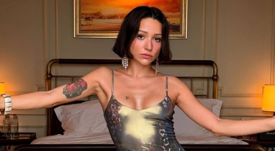 Zeynep Bastık’tan bikinili paylaşım