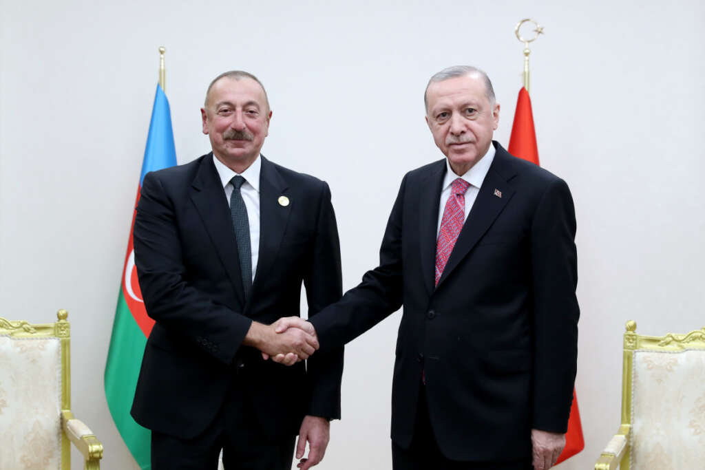 Aliyev: Kardeş Türkiye, kahramanlık destanı yazdı