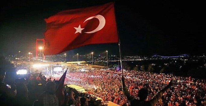 FETÖ’nün hain darbe girişiminin üzerinden 9 yıl geçti! İşte o karanlık gecede saat saat yaşananlar