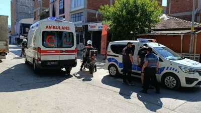 Bursa’da bıçakla yaraladığı kocasını elektrikli bisiklet ile hastaneye götürdü