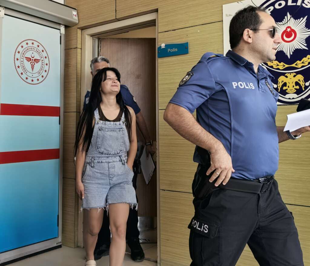 Bursa’da genç kızların ‘erkek’ kavgası: 1 yaralı Bursa’da genç kızların ‘erkek’ kavgası: 1 yaralı