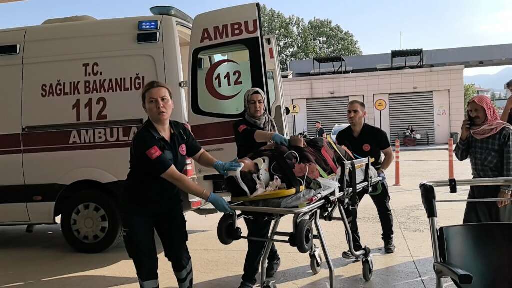 Bursa’da seyir halindeki kamyonetten düşerek ağır yaralandı