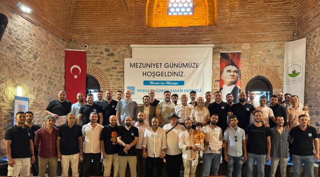 Bursa’da bağımlılıklarını yenen bireyler mezuniyet coşkusunu yaşadı
