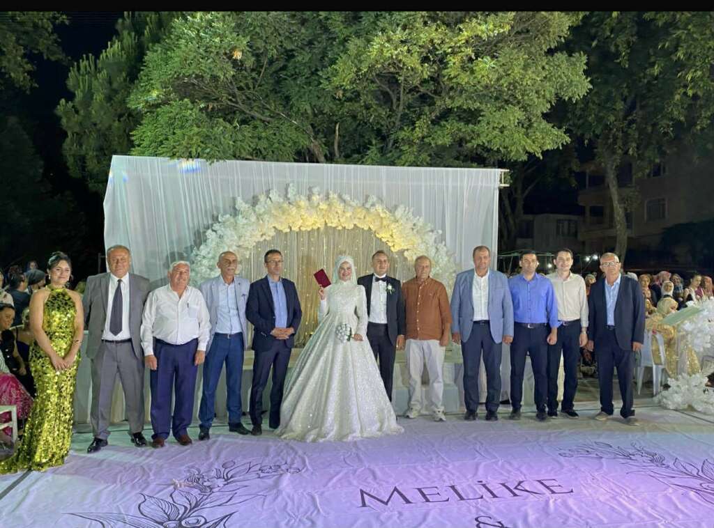 Hakim çift İznik’te dünya evine girdi Hakim çift İznik’te dünya evine girdi