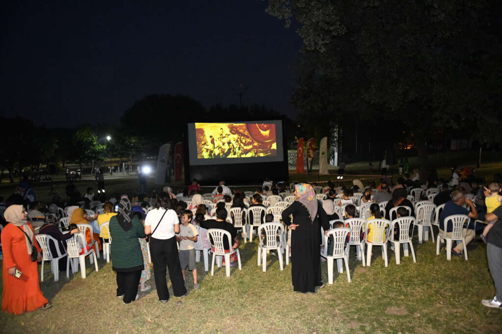 Osmangazi’de açık hava sinema keyfi devam ediyor