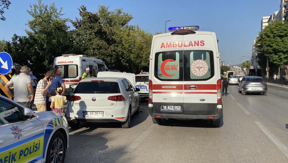 Bursa’da denetim yapan polise araba çarptı!