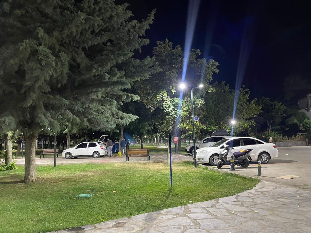 Bursa’da deprem oldu, vatandaşlar geceyi sokakta geçirdi