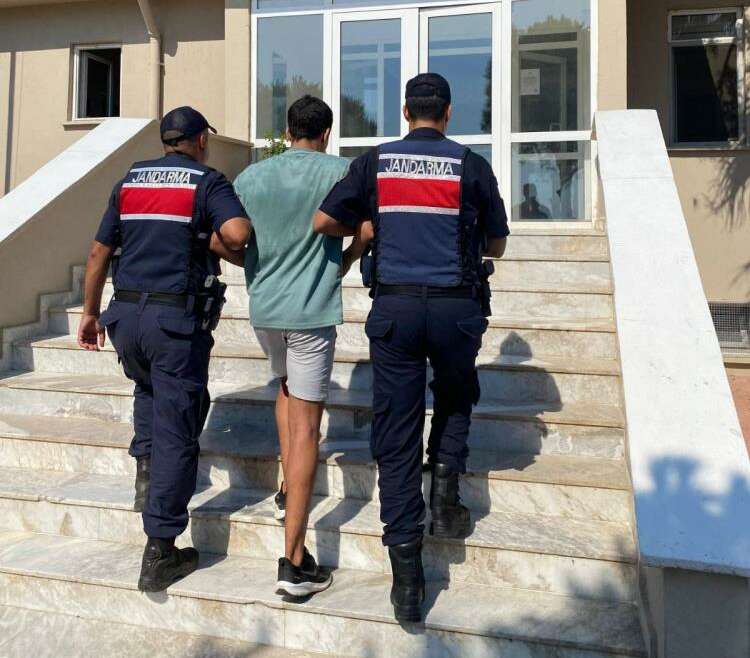 Yunanistan’a yüzerek geçerken yakalandı