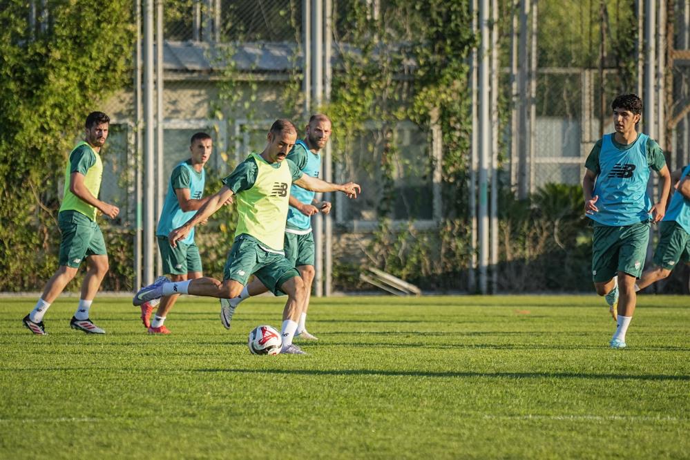 Bursaspor sezonu taraftarıyla açtı