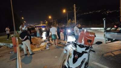 Bursa’da otomobil elektrikli motosiklete çarptı