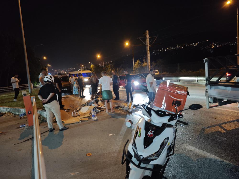 Bursa’da otomobil elektrikli motosiklete çarptı