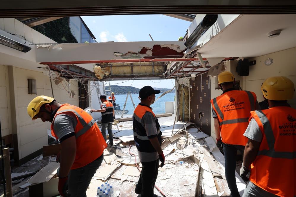 Boğaz’daki kaçak yapıların yıkımına başlandı: İlk durak tarihi pastane oldu