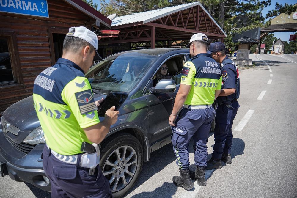 Uludağ’ın ormanlarında jandarmadan 24 saat motorize devriye