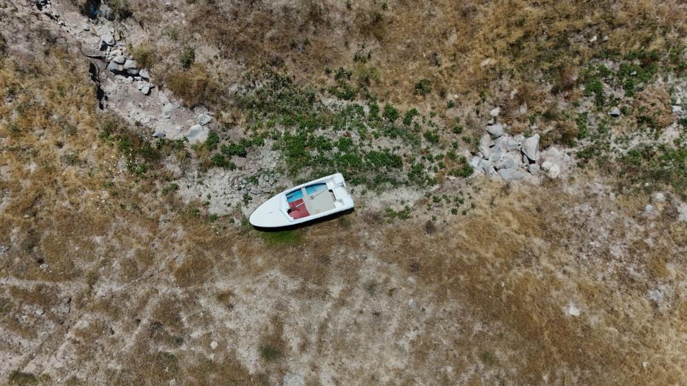 Barajda sular çekildi, eski mahalle ortaya çıktı
